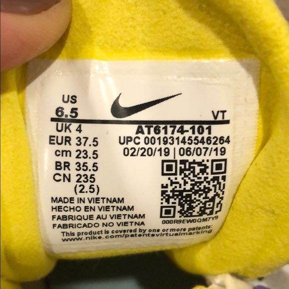 Like new Nike Air Max 270 React Geometric Abstract - Picture 4 of 5